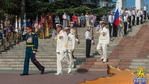 Севастополь отметил День флота парадом новых кораблей, авиашоу и танцами буксиров на воде (ФОТОРЕПОРТАЖ) - «Политика Крыма»