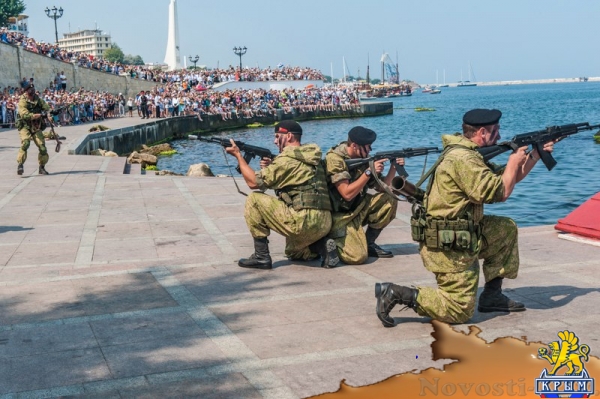 Севастополь отметил День флота парадом новых кораблей, авиашоу и танцами буксиров на воде (ФОТОРЕПОРТАЖ) - «Политика Крыма»