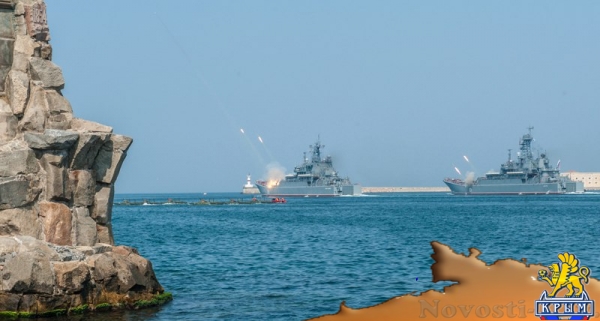 Севастополь отметил День флота парадом новых кораблей, авиашоу и танцами буксиров на воде (ФОТОРЕПОРТАЖ) - «Политика Крыма»