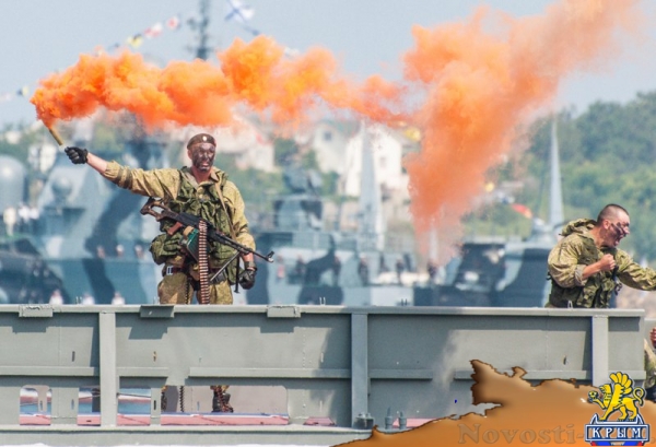 Севастополь отметил День флота парадом новых кораблей, авиашоу и танцами буксиров на воде (ФОТОРЕПОРТАЖ) - «Политика Крыма»