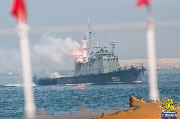 Севастополь отметил День флота парадом новых кораблей, авиашоу и танцами буксиров на воде (ФОТОРЕПОРТАЖ) - «Политика Крыма»
