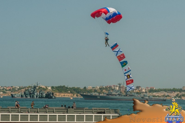 Севастополь отметил День флота парадом новых кораблей, авиашоу и танцами буксиров на воде (ФОТОРЕПОРТАЖ) - «Политика Крыма»