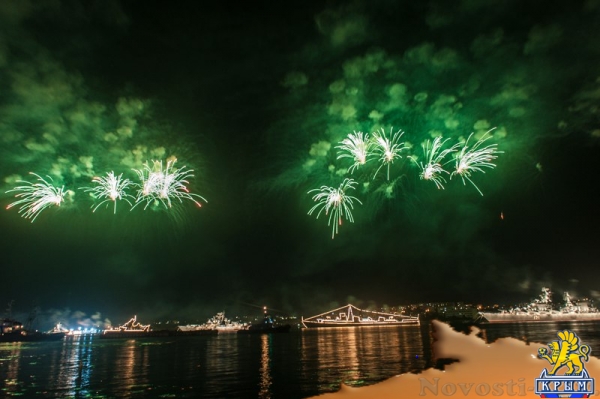 Севастополь отметил День флота парадом новых кораблей, авиашоу и танцами буксиров на воде (ФОТОРЕПОРТАЖ) - «Политика Крыма»