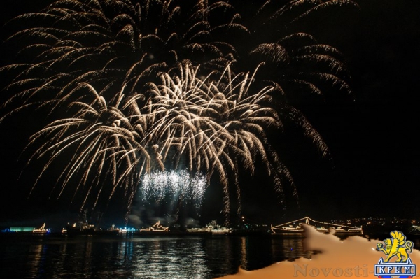 Севастополь отметил День флота парадом новых кораблей, авиашоу и танцами буксиров на воде (ФОТОРЕПОРТАЖ) - «Политика Крыма»