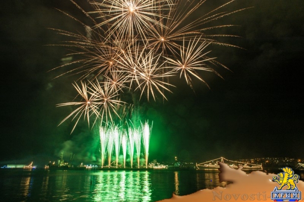 Севастополь отметил День флота парадом новых кораблей, авиашоу и танцами буксиров на воде (ФОТОРЕПОРТАЖ) - «Политика Крыма»