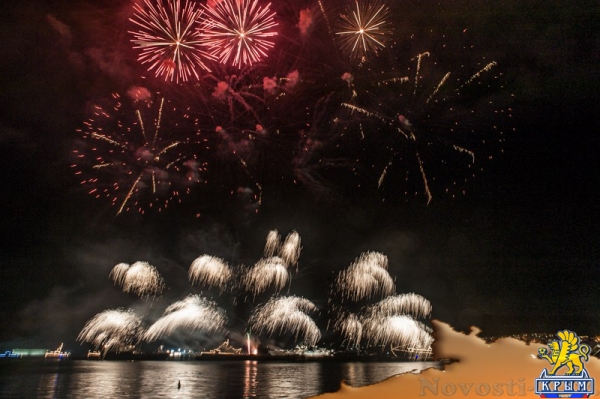 Севастополь отметил День флота парадом новых кораблей, авиашоу и танцами буксиров на воде (ФОТОРЕПОРТАЖ) - «Политика Крыма»