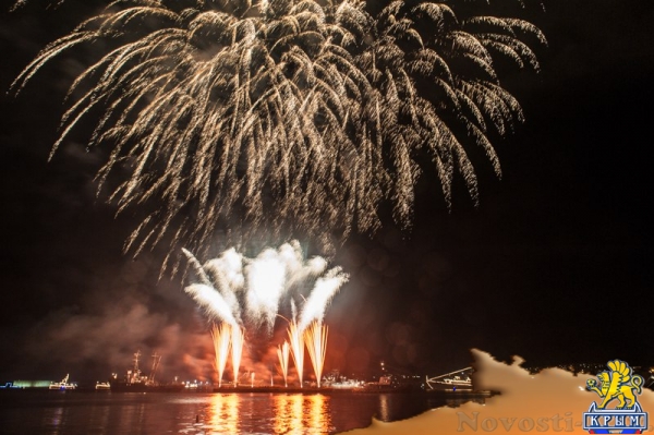 Севастополь отметил День флота парадом новых кораблей, авиашоу и танцами буксиров на воде (ФОТОРЕПОРТАЖ) - «Политика Крыма»