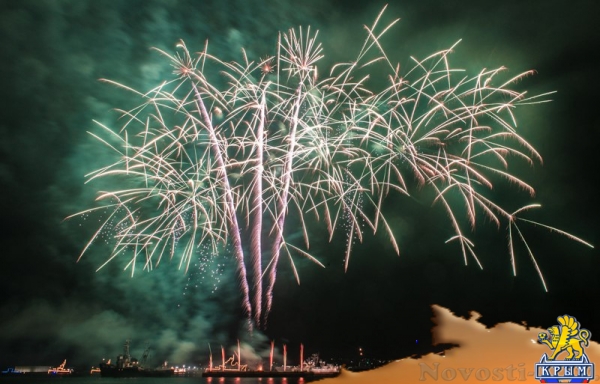 Севастополь отметил День флота парадом новых кораблей, авиашоу и танцами буксиров на воде (ФОТОРЕПОРТАЖ) - «Политика Крыма»