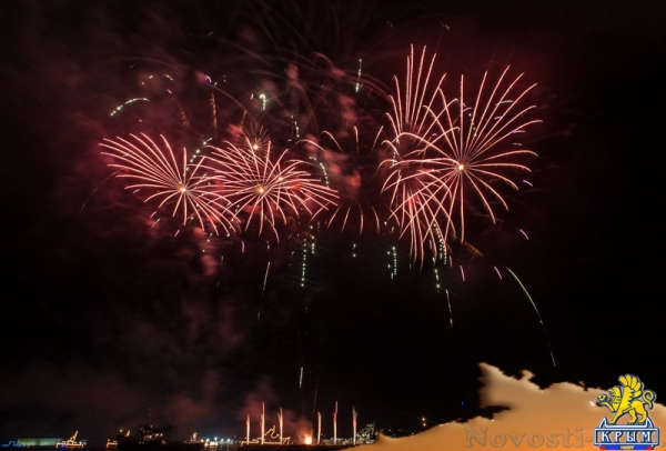 Севастополь отметил День флота парадом новых кораблей, авиашоу и танцами буксиров на воде (ФОТОРЕПОРТАЖ) - «Политика Крыма»