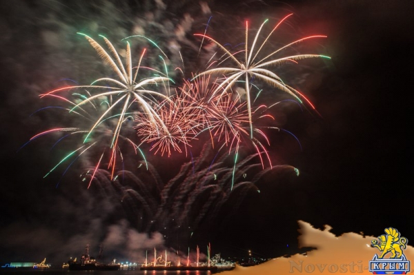 Севастополь отметил День флота парадом новых кораблей, авиашоу и танцами буксиров на воде (ФОТОРЕПОРТАЖ) - «Политика Крыма»