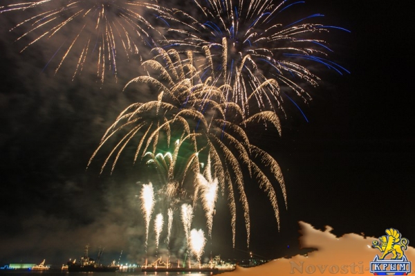 Севастополь отметил День флота парадом новых кораблей, авиашоу и танцами буксиров на воде (ФОТОРЕПОРТАЖ) - «Политика Крыма»