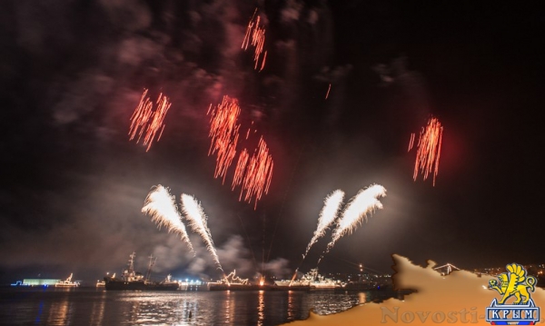 Севастополь отметил День флота парадом новых кораблей, авиашоу и танцами буксиров на воде (ФОТОРЕПОРТАЖ) - «Политика Крыма»