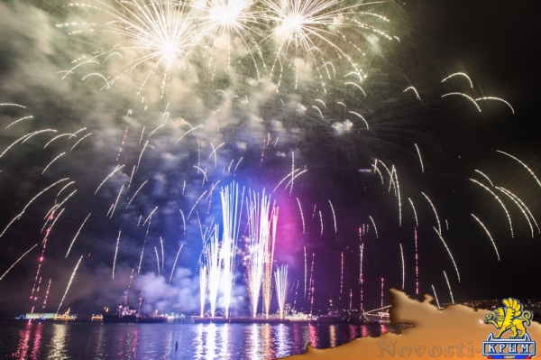 Севастополь отметил День флота парадом новых кораблей, авиашоу и танцами буксиров на воде (ФОТОРЕПОРТАЖ) - «Политика Крыма»