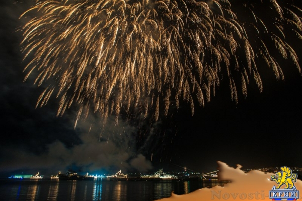 Севастополь отметил День флота парадом новых кораблей, авиашоу и танцами буксиров на воде (ФОТОРЕПОРТАЖ) - «Политика Крыма»