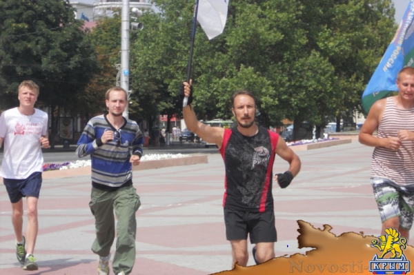 В Симферополе финишировал патриотический легкоатлетический пробег по городам России «Братский путь», организованный при участии Всевеликого Войска Донского (ФОТО) - «Общество Крыма» В Симферополе финишировал патриотический легкоатлетический пробег по городам России «Братский путь», организованный при участии Всевеликого Войска Донского (ФОТО) - «Общество Крыма»