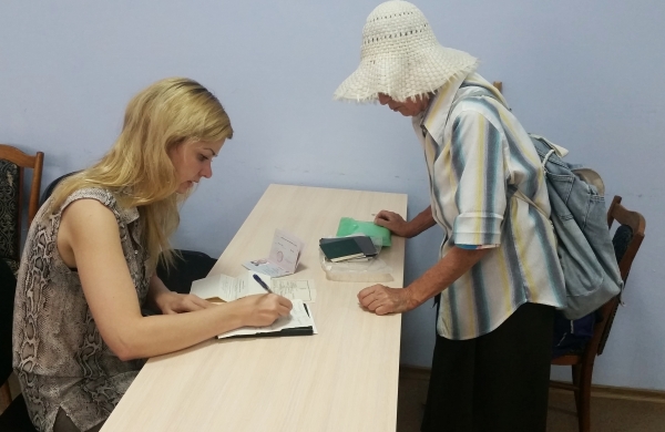 Ежемесячно в теротделах Госкомрегистра принимают более 1000 заявителей-льготников - «Госкомрегистр»