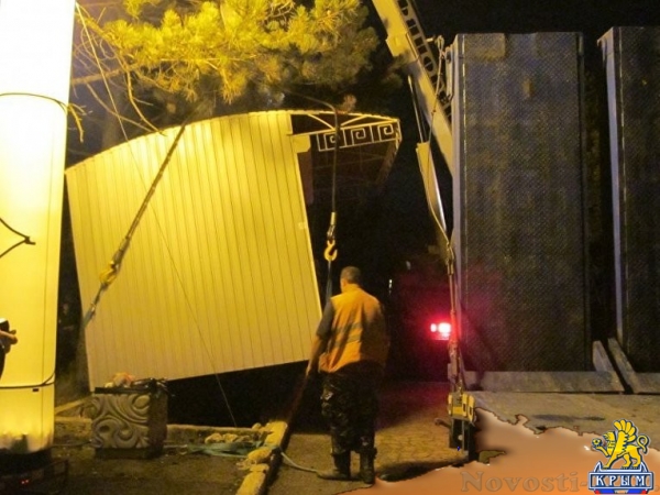 Ночью на Сапун-горе снесли незаконные павильоны (ФОТО)  - «Происшествия» Ночью на Сапун-горе снесли незаконные павильоны (ФОТО)  - «Происшествия»