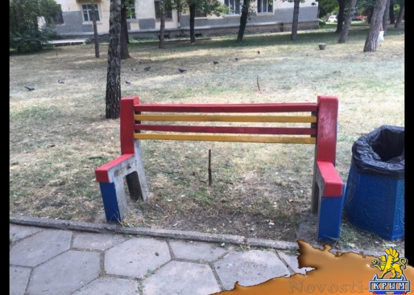 В Симферополе появились «суровые» скамейки для тех, кто не любит сидеть - «Новости Крыма» В Симферополе появились «суровые» скамейки для тех, кто не любит сидеть - «Новости Крыма»