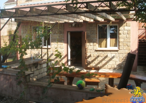 Отдых в Береговом. Отдельный дом .50 метров от Золотого Пляжа пос Береговое Отдых в Крыму 2016 - жильё в Крыму без посредников - «Отдых в Береговом»