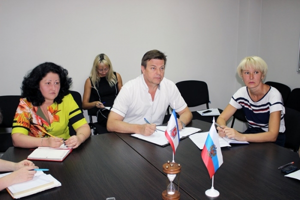 Руководство Госкомрегистра проведет 22 выездных приема граждан в городах и районах Крыма — Александр Спиридонов - «Госкомрегистр»