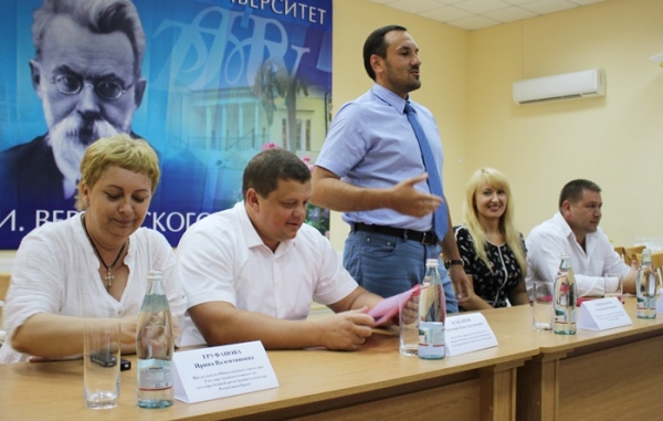 На торжественном собрании в КФУ им. В.И. Вернадского подвели итоги работы Госкомрегистра за 2 года и обсудили приоритетные задачи на ближайшее время - «Госкомрегистр»