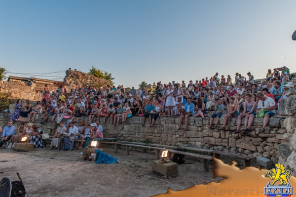 "Троянская война закончилась" в ознаменование открытия первого фестиваля севастопольских театров (ФОТОРЕПОРТАЖ) - «Общество Крыма» "Троянская война закончилась" в ознаменование открытия первого фестиваля севастопольских театров (ФОТОРЕПОРТАЖ) - «Общество Крыма»