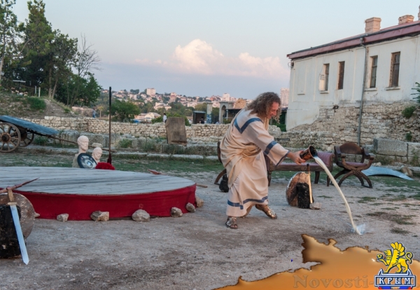 "Троянская война закончилась" в ознаменование открытия первого фестиваля севастопольских театров (ФОТОРЕПОРТАЖ) - «Общество Крыма» "Троянская война закончилась" в ознаменование открытия первого фестиваля севастопольских театров (ФОТОРЕПОРТАЖ) - «Общество Крыма»