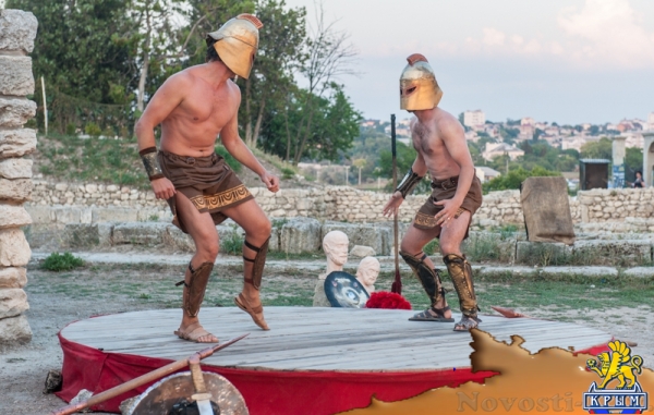 "Троянская война закончилась" в ознаменование открытия первого фестиваля севастопольских театров (ФОТОРЕПОРТАЖ) - «Общество Крыма» "Троянская война закончилась" в ознаменование открытия первого фестиваля севастопольских театров (ФОТОРЕПОРТАЖ) - «Общество Крыма»