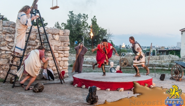 "Троянская война закончилась" в ознаменование открытия первого фестиваля севастопольских театров (ФОТОРЕПОРТАЖ) - «Общество Крыма» "Троянская война закончилась" в ознаменование открытия первого фестиваля севастопольских театров (ФОТОРЕПОРТАЖ) - «Общество Крыма»