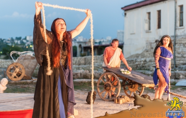 "Троянская война закончилась" в ознаменование открытия первого фестиваля севастопольских театров (ФОТОРЕПОРТАЖ) - «Общество Крыма» "Троянская война закончилась" в ознаменование открытия первого фестиваля севастопольских театров (ФОТОРЕПОРТАЖ) - «Общество Крыма»