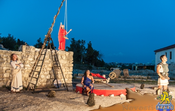 "Троянская война закончилась" в ознаменование открытия первого фестиваля севастопольских театров (ФОТОРЕПОРТАЖ) - «Общество Крыма» "Троянская война закончилась" в ознаменование открытия первого фестиваля севастопольских театров (ФОТОРЕПОРТАЖ) - «Общество Крыма»