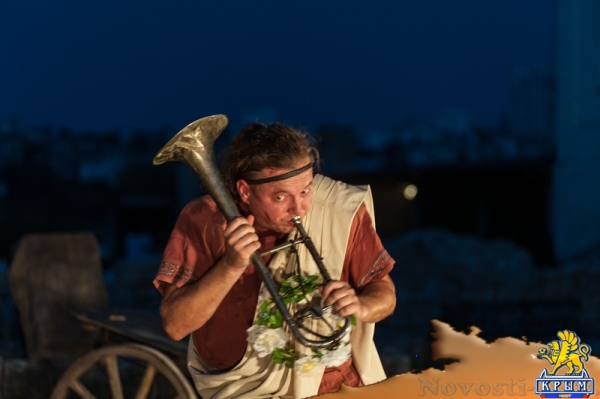 "Троянская война закончилась" в ознаменование открытия первого фестиваля севастопольских театров (ФОТОРЕПОРТАЖ) - «Общество Крыма» "Троянская война закончилась" в ознаменование открытия первого фестиваля севастопольских театров (ФОТОРЕПОРТАЖ) - «Общество Крыма»