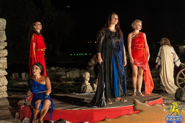 "Троянская война закончилась" в ознаменование открытия первого фестиваля севастопольских театров (ФОТОРЕПОРТАЖ) - «Общество Крыма» "Троянская война закончилась" в ознаменование открытия первого фестиваля севастопольских театров (ФОТОРЕПОРТАЖ) - «Общество Крыма»