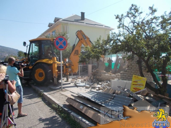 Власти Алуштинского региона приступили к демонтажу незаконных объектов в селах (ФОТО) - «Общество Крыма»