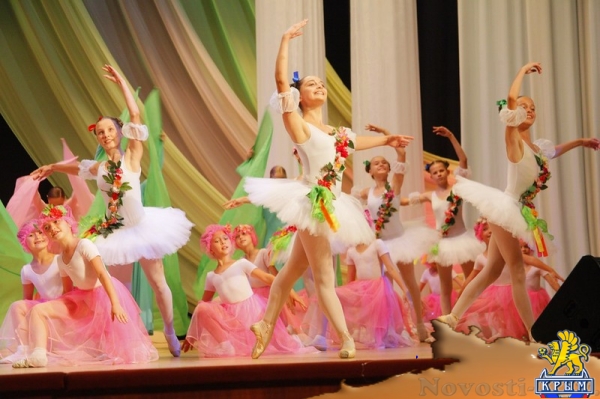 Трудолюбивый и дружный коллектив шоу-балета «Алиса» пополняет ряды - «Керчь»