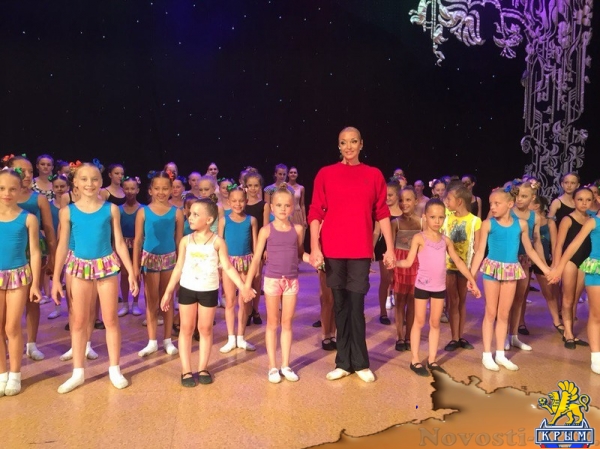 Трудолюбивый и дружный коллектив шоу-балета «Алиса» пополняет ряды - «Керчь»