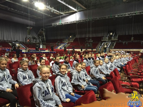 Трудолюбивый и дружный коллектив шоу-балета «Алиса» пополняет ряды - «Керчь»