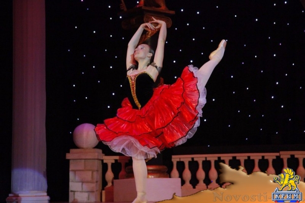 Трудолюбивый и дружный коллектив шоу-балета «Алиса» пополняет ряды - «Керчь»