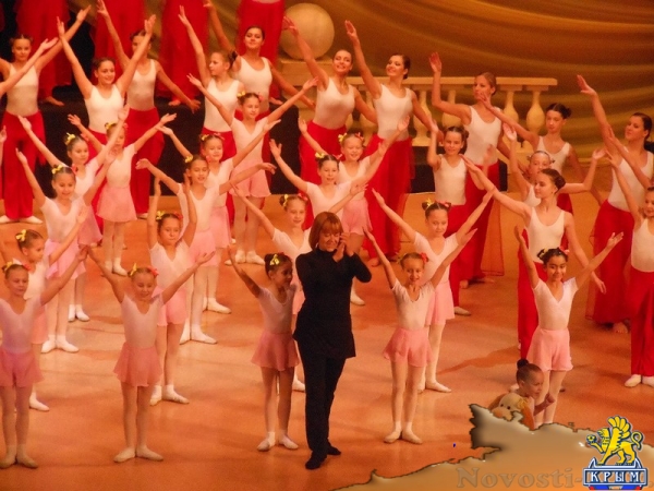 Трудолюбивый и дружный коллектив шоу-балета «Алиса» пополняет ряды - «Керчь»