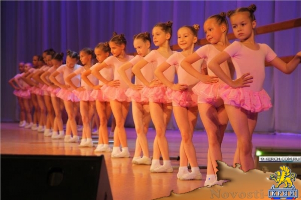 Трудолюбивый и дружный коллектив шоу-балета «Алиса» пополняет ряды - «Керчь»