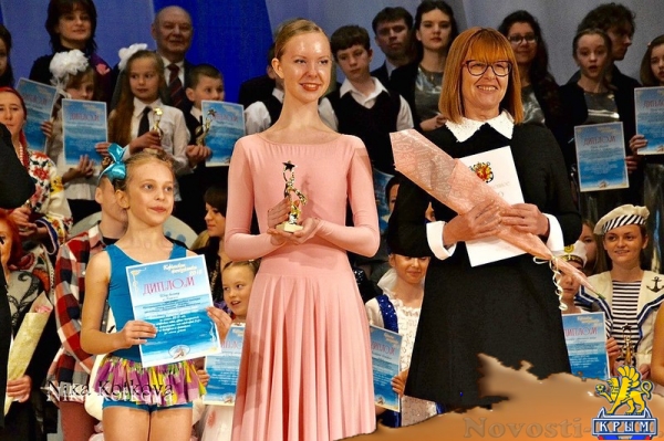 Трудолюбивый и дружный коллектив шоу-балета «Алиса» пополняет ряды - «Керчь»