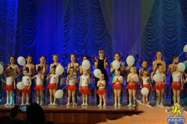 Трудолюбивый и дружный коллектив шоу-балета «Алиса» пополняет ряды - «Керчь»