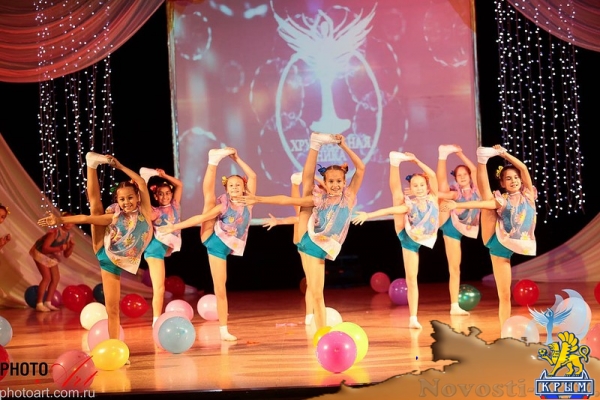 Трудолюбивый и дружный коллектив шоу-балета «Алиса» пополняет ряды - «Керчь»