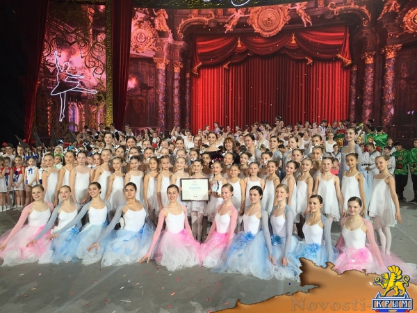 Трудолюбивый и дружный коллектив шоу-балета «Алиса» пополняет ряды - «Керчь»