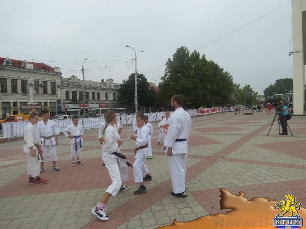 На центральной площади Симферополя прошел молодежный спортивный праздник в честь Всероссийского дня физкультурника (ФОТО) - «Общество Крыма»