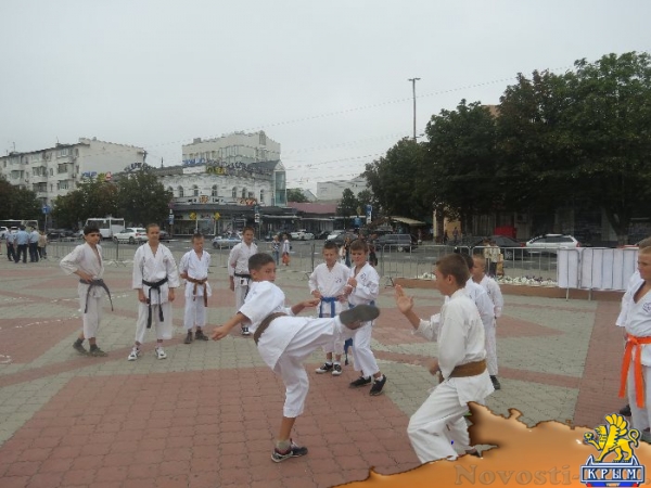 На центральной площади Симферополя прошел молодежный спортивный праздник в честь Всероссийского дня физкультурника (ФОТО) - «Общество Крыма»