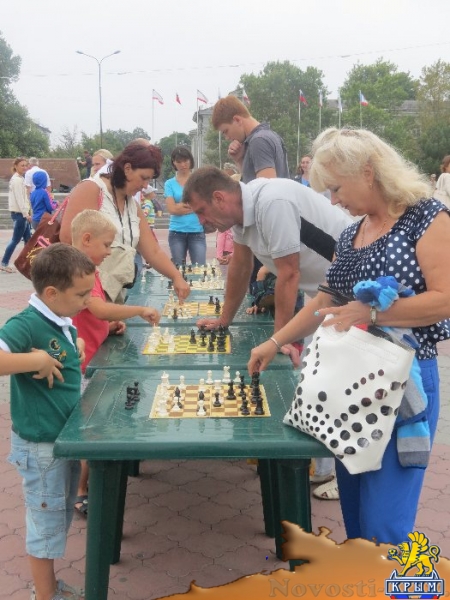 На центральной площади Симферополя прошел молодежный спортивный праздник в честь Всероссийского дня физкультурника (ФОТО) - «Общество Крыма»