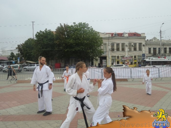 На центральной площади Симферополя прошел молодежный спортивный праздник в честь Всероссийского дня физкультурника (ФОТО) - «Общество Крыма»