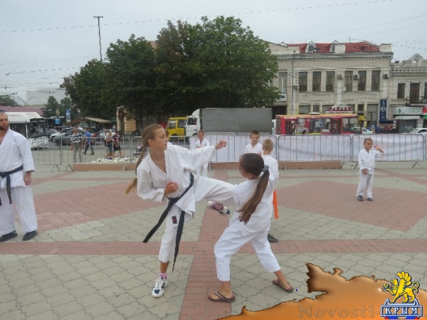 На центральной площади Симферополя прошел молодежный спортивный праздник в честь Всероссийского дня физкультурника (ФОТО) - «Общество Крыма»
