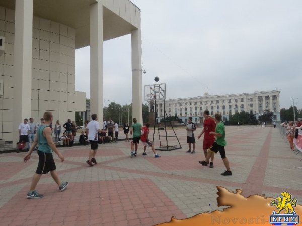 На центральной площади Симферополя прошел молодежный спортивный праздник в честь Всероссийского дня физкультурника (ФОТО) - «Общество Крыма»